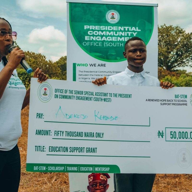 Moremi Ojudu giving Scholarship to the student in Oloya community-min